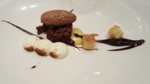 chocolate-y-merengue-de-yuzu-restaurante-blanqueries-by-sonia-sel