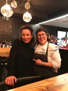 Rakel Karak con Sonia Selma en Restaurante Karak